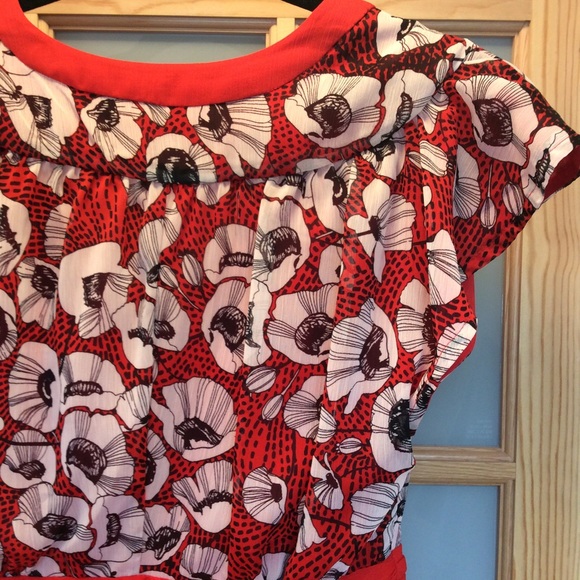 🎉H&M Red Poppy Midi Dress - Picture 6 of 8